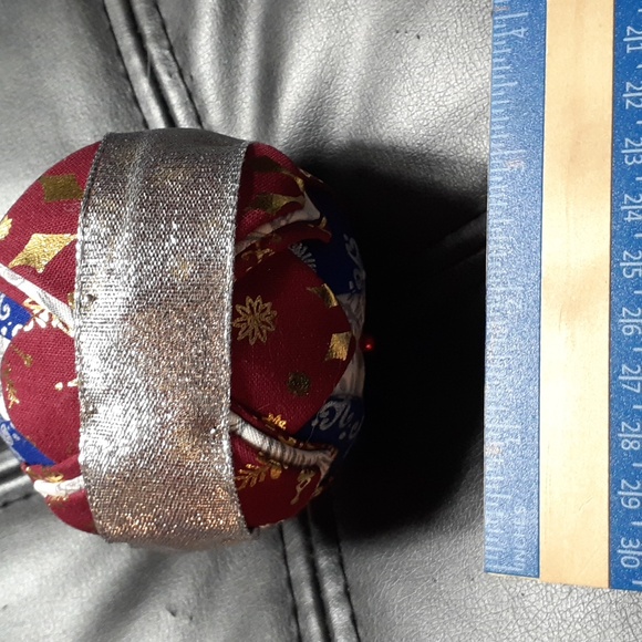 #24 NWOT 3.5"x3".5" Quilted Ornament - Picture 2 of 2